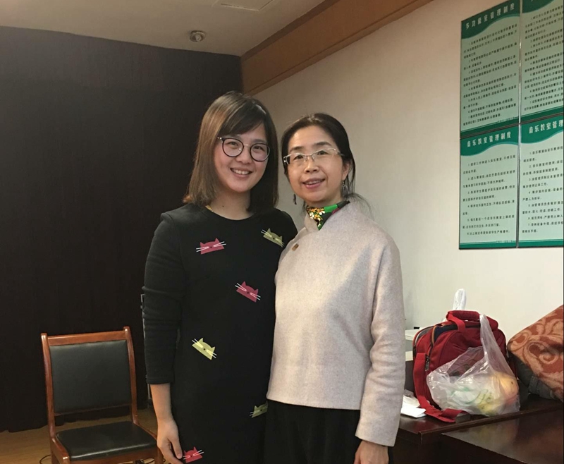 1我校心理咨询室教师吴越与华师大心理学教授严文华合影